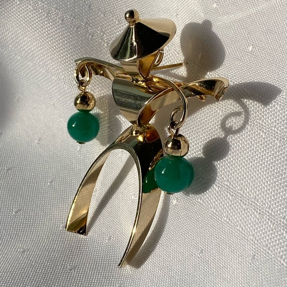 Abstract Figure Asian Influence Gold Tone Pendant Brooch Pin - Picture 10 of 14